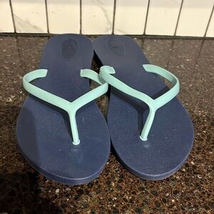 Mec shoreline womens flip flops size 8- new never used- blue beach pool sandals
